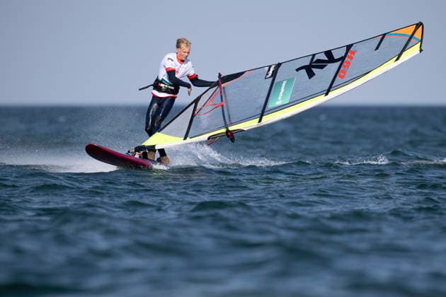 PWA Citroën World Windsurfing Tour Sylt 2026 Day 2: Men s Freestyle, Men s Slalom Training, Sylt Westerland, September 27, 2026, 6:00 p.m. Tim Gerdes PWA Citroën World Windsurfing Tour Sylt 2026 Day 2 Freestyle Men, Slalom Men Training on September 27, 2026, off Brandenburger Beach, motorboat on Sylt, Westerland, Germany Copyright: xBEAUTIFULxSPORTS AndreasxDickx