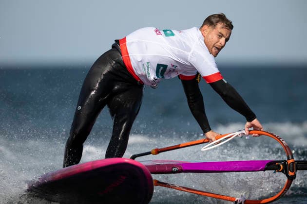 PWA Citroën World Windsurfing Tour Sylt 2026 Day 2 Freestyle Men, Slalom Men Training Sylt Westerland, September 27, 2026 Manolis Chrysopoulos Freestyle Men, Greece, GRE 374 PWA Citroën World Windsurfing Tour Sylt 2026 Day 2 Freestyle Men, Slalom Men, Training on September 27, 2026, off Brandenburger Beach, motorboat on Sylt, Westerland, Germany Copyright: xBEAUTIFULxSPORTS AndreasxDickx