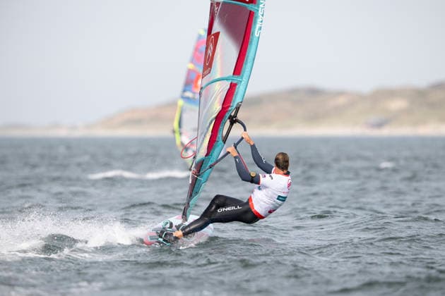 PWA Citroën World Windsurfing Tour Sylt 2026 Day 2 Freestyle Men, Slalom Men Training Sylt Westerland, September 27, 2026 Steven Van Broeckhoven Freestyle Men, Belgium, B 72 PWA Citroën World Windsurfing Tour Sylt 2026 Day 2 Freestyle Men, Slalom Men Training on September 27, 2026, off Brandenburger Beach, motorboat on Sylt, Westerland, Germany Copyright: xBEAUTIFULxSPORTS AndreasxDickx
