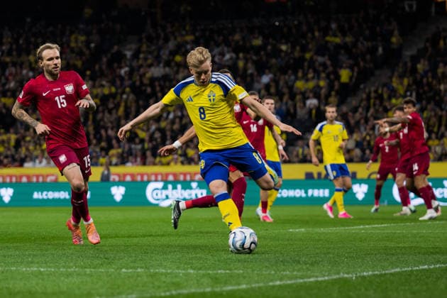 September 28, 2026: Tymoteusz Puchacz of Poland and Daniel Svensson of Sweden during the Nations League soccer match between Sweden and Poland on September 28, 2026 in Stockholm. Photo: Emma Wallskog, BILDBYRAN, code EW JM0857, bbeng, soccer, football, international match, Nations League, UEFA Nations League, Sweden, Sweden A, Poland Copyright: EMMAxWALLSKOG BB260928EW015