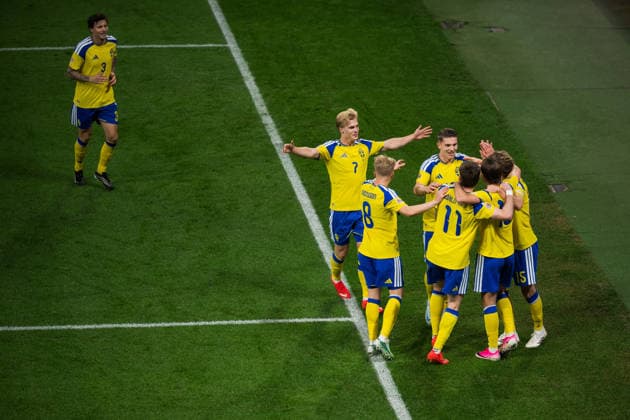 September 28, 2026: Benjamin Nygren of Sweden celebrates with Victor Nilsson Lindelöf, Lucas Bergvall, Daniel Svensson, Viktor Gyökeres, Patrik Walemark, and Carl Starfelt after scoring the 1-0 goal during the Nations League soccer match between Sweden and Poland on September 28, 2026 in Stockholm. Photo by Johanna Säll, BILDBYRAN, code JL JM0857, bbeng, soccer, football, national team match, Nations League, UEFA Nations League, Sweden, Sweden A, Poland, celebration Copyright: JOHANNAxSÄLL BB260928BB597