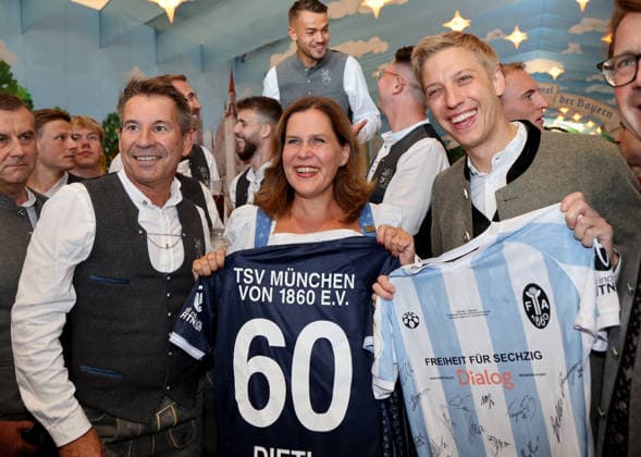 Soccer, Men s, Bavarian Regional League, 2026–2027 Season, TSV 1860 Munich, Official Oktoberfest Visit, Hacker Festzelt Jersey Presentation with Gernot Mang, President of TSV 1860 Munich, Verena Dietl, 3rd Deputy Mayor of the City of Munich, and Dominik Krause, Mayor of the City of Munich (from left to right)