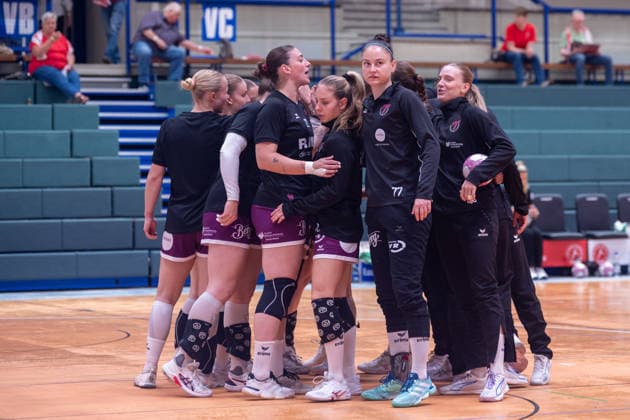 The TusSies are getting pumped up for the game HSV Solingen Graefrath 76 vs. TuS Metzingen, DHB Women s Cup, Round 2, 2026–2027 season, September 30, 2026: HSV Solingen Graefrath 76 vs. TuS Metzingen, DHB Women’s Cup, Round 2, 2026–2027 season, September 30, 2026, Solingen Copyright: xEibner-Pressefoto ThomasxHaeslerx EP_THR