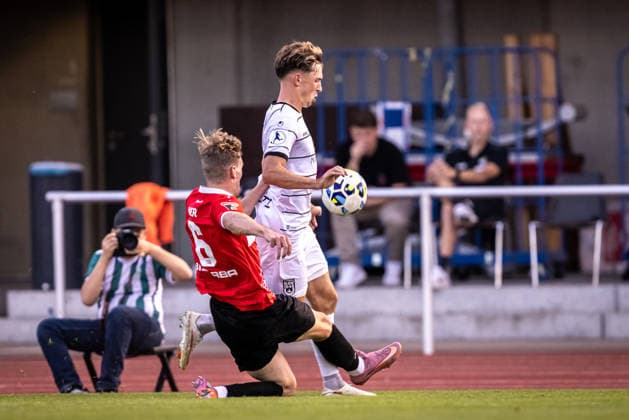 TSG Balingen vs. SSV Ulm 1846 Soccer, State Cup, WFV Cup, Round of 16, BIZERBA ARENA, Balingen, September 30, 2026, from left: Bastian Maier (TSG Balingen), 6, Benjamin Goller (SSV Ulm 1846), 07 TSG Balingen vs. SSV Ulm 1846 Soccer, State Cup, WFV Cup, Round of 16, BIZERBA ARENA Balingen 09 30 26 Photo by Lucca Fundel Balingen BIZERBA ARENA Baden-Württemberg Germany