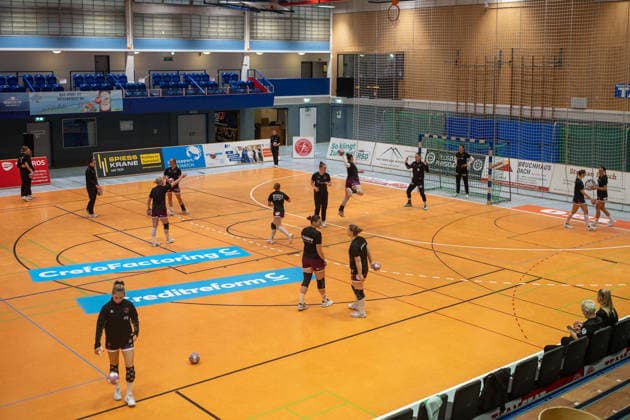 The TusSies warming up: HSV Solingen Graefrath 76 vs. TuS Metzingen, DHB Women s Cup, Round 2, 2026–2027 season, September 30, 2026 HSV Solingen Graefrath 76 vs. TuS Metzingen, DHB Women’s Cup, Round 2, 2026–2027 season, September 30, 2026 Solingen Copyright: xEibner-Pressefoto ThomasxHaeslerx EP_THR