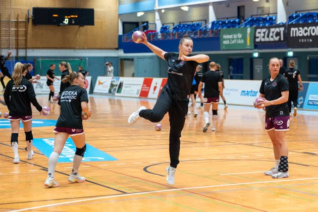 Ida Petzold, TuS Metzingen, No. 8, taking a shot in the HSV Solingen Graefrath 76 vs. TuS Metzingen game, DHB Women s Cup, Round 2, 2026–2027 season, September 30, 2026, HSV Solingen Graefrath 76 vs. TuS Metzingen, DHB Women’s Cup, Round 2, 2026–2027 season, September 30, 2026, Solingen Copyright: xEibner-Pressefoto ThomasxHaeslerx EP_THR