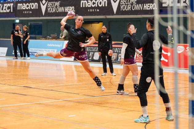 Svenja Demmel, TuS Metzingen, 21, taking a shot in the HSV Solingen Graefrath 76 vs. TuS Metzingen game, DHB Women s Cup, Round 2, 2026–2027 season, September 30, 2026, HSV Solingen Graefrath 76 vs. TuS Metzingen, DHB Women’s Cup, Round 2, 2026–2027 season, September 30, 2026, Solingen Copyright: xEibner-Pressefoto ThomasxHaeslerx EP_THR