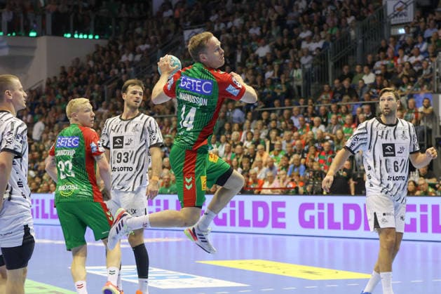 September 30, 2026, xgox, Opel HBL Handball, SC Magdeburg vs. THW Kiel, emspor, from left: Omar Ingi Magnusson (Magdeburg), 14 shots on goal, goal scorers, scores a goal, goal, scores the goal (Magdeburg)