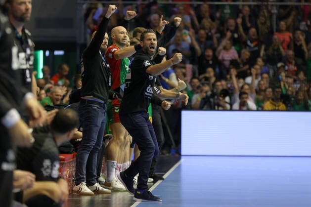 September 30, 2026, xgox, Opel HBL Handball, SC Magdeburg vs. THW Kiel, emspor, from left: Bennet Wiegert (Magdeburg), coach celebrating, goal celebration, celebrating the goal, Magdeburg celebration