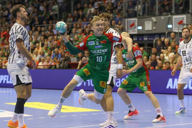 September 30, 2026, xgox, Opel HBL Handball, SC Magdeburg vs. THW Kiel emspor, from left: Gisli, Thorgeir, Kristjansson (Magdeburg), 10 takes a shot, goal scorer, scores a goal, Magdeburg