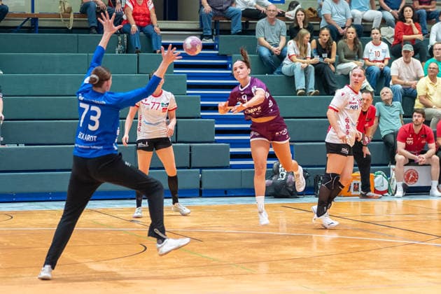 Ermira Lutolli (TuS Metzingen, 09) scores against Liv Stine Eckhardt (HSV Solingen Graefrath, 73). HSV Solingen Graefrath 76 vs. TuS Metzingen, DHB Women s Cup, Round 2, 2026–2027 season, September 30, 2026, HSV Solingen Graefrath 76 vs. TuS Metzingen, DHB Women’s Cup, Round 2, 2026–2027 season, September 30, 2026, Solingen Copyright: xEibner-Pressefoto ThomasxHaeslerx EP_THR
