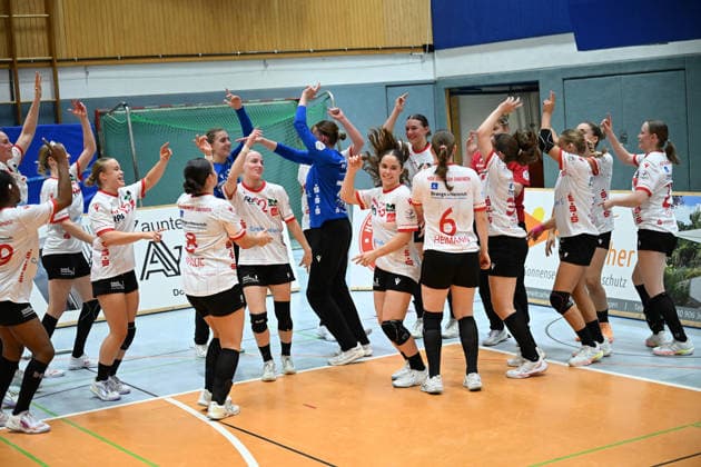 September 30, 2026, GER, Handball, Women, DHB Cup, 2026–2027 Season, Matchday 2, HSV Solingen Gräfrath 76 vs. TuS Metzingen—the Solingen women won 34–32 and are celebrating—Solingen Klingenhalle, North Rhine-Westphalia, Germany Copyright: xNordphoto Meuterx