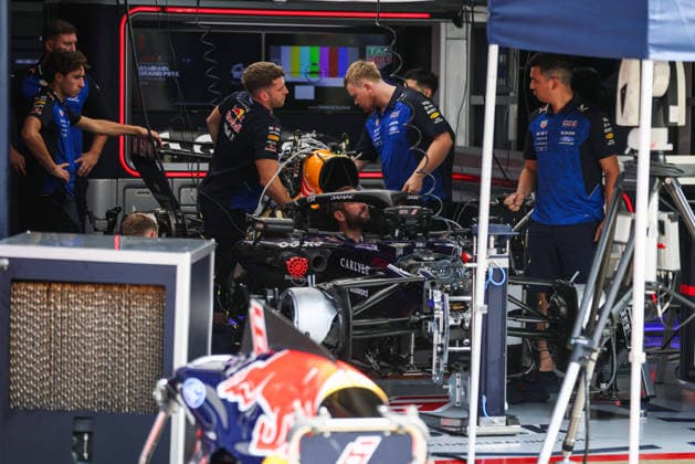 F1 - BAHRAIN GRAND PRIX IN MALAYSIA 2026 Red Bull Racing garage, box, mechanic, mecanicien, mechanics during the 2026 Formula 1 Bahrain Grand Prix in Malaysia, 16th round of the 2026 Formula One World Championship, WM, Weltmeisterschaft from October 2 to 4, 2026 on the Sepang International Circuit, in Sepang, Malaysia - SepangMalaysia Copyright: xANTONINxVINCENTx