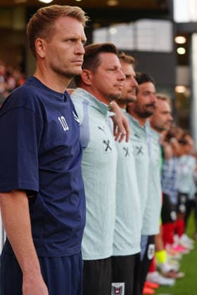 SOCCER - UEFA U21, U 21 EURO quali, AUT vs DEN VIENNA,AUSTRIA,02.OCT.26 - SOCCER - UEFA European Under-21 Championship 2027, qualifiers, OEFB Under-21 international match, Länderspiel, Nationalmannschaft Austria vs Denmark. Image shows head coach Peter Perchtold, assistant coach Andreas Gahleitner, goalkeeper coach Raimund Hedl (AUT). GEPAxpictures xKevinxKada
