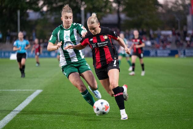 Cornelia Kramer 7, Bayer 04 Leverkusen Women in a tackle, action shot, with Michelle Ulbrich 5, Werder Bremen Women; Bayer 04 Leverkusen Women vs. SV Werder Bremen Women, soccer, Google Pixel Women s Bundesliga, Matchday 6, 2026–2027, October 2, 2026 DFB regulations prohibit any use of photographs as image sequences and or quasi-video Leverkusen, North Rhine-Westphalia, Germany Copyright: xkolbert-press MarkusxVerwimpx