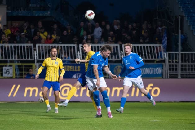 Saxony Cup Soccer, 1 FC Lok Leipzig vs. SV Liebertwolkwitz, October 2, 2026, Marius Müller 2, SV Liebertwolkwitz clears the ball with a header by Alexander Siebeck 14, Lok Leipzig Soccer, Wernesgrüner Saxony Cup 2026–2027, Round 3: 1 FC Lok Leipzig vs. SV Liebertwolkwitz on October 2, 2026, at Bruno Plache Stadium, Leipzig Copyright: xBEAUTIFULxSPORTS JanxKaeferx