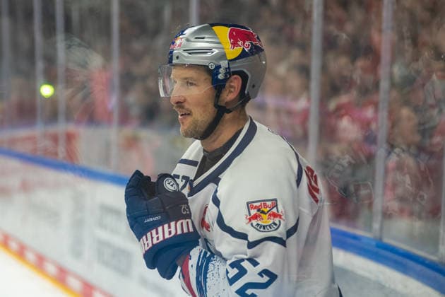 Patrick Hager of EHC Red Bull Munich, 52, can t understand the decision: Kölner Haie vs. EHC Red Bull Munich, ice hockey, Penny DEL, Matchday 5, 2026–2027 season, October 2, 2026, Cologne Sharks vs. EHC Red Bull Munich, Ice Hockey, Penny DEL, Matchday 5, 2026–2027 Season, October 2, 2026, Cologne Copyright: xEibner-Pressefoto ThomasxHaeslerx EP_THR