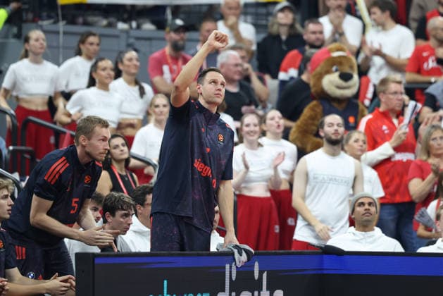 Johannes Voigtmann of FC Bayern Basketball, No. 7, celebrates a basket from the bench, GER, FC Bayern Basketball vs. Partizan Mozzart Bet Belgrade, Basketball, EuroLeague, Matchday 3, 2026–2027 Season, October 2, 2026, GER, FC Bayern Basketball vs. Partizan Mozzart Bet Belgrade, Basketball, EuroLeague, Matchday 3, 2026–2027 Season, October 2, 2026, Munich Copyright: xEibner-Pressefoto JennixMaulx EP_JML