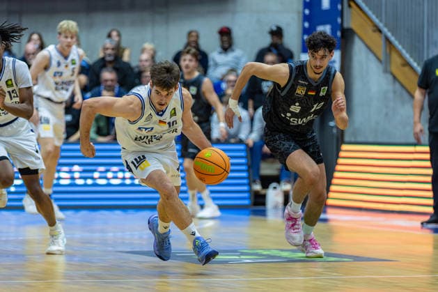Scoring Duel: Gianni Otto (HAKRO Merlins Crailsheim), 10; Nico Santana Mojica (Tigers Tübingen), 10, GER, HAKRO Merlins Crailsheim vs. Tigers Tübingen, Basketball, 2nd Basketball Bundesliga, Pro A, Matchday 02, 2026–2027 season, October 2, 2026, GER, HAKRO Merlins Crailsheim vs. Tigers Tübingen, Basketball, 2nd Basketball Bundesliga, Pro A, Matchday 2, 2026–2027 Season, October 2, 2026, Ilshofen Copyright: xEibner-Pressefoto JanixPlessx EP_JPL
