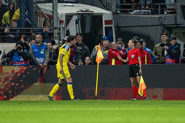 261002 Victor Lindelöf of Sweden reacts during the Nations League soccer match between Bosnia and Herzegovina and Sweden on October 2, 2026 in Zenica. Photo by Ludvig Thunman, BILDBYRAN, code LT LT0823, soccer, football, fotball, Nations League, UEFA Nations League, Bosnia and Herzegovina, Sweden, Sweden A, bbeng Copyright: LUDVIGxTHUNMAN BB261002LT159