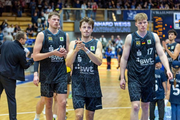 Disappointment, sadness, and downcast faces following the Tigers loss to the Merlins: Creighton, Bryan, William, Morisch, Tigers Tübingen, 24, Lars Kamp, Tigers Tübingen, 07 Aron Heberle Tigers Tübingen, 17, GER, HAKRO Merlins Crailsheim vs. Tigers Tübingen, Basketball, 2nd Basketball Bundesliga, Pro A, Matchday 02, 2026–2027 season, October 2, 2026, GER, HAKRO Merlins Crailsheim vs. Tigers Tübingen, Basketball, 2nd Basketball Bundesliga, Pro A, Matchday 2, 2026–2027 Season, October 2, 2026, Ilshofen Copyright: xEibner-Pressefoto JanixPlessx EP_JPL