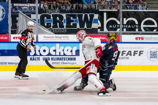 Battle for the Puck: Face-off between Joel Keussen (EC Bad Nauheim, 2) and Mark Rassell (Ravensburg Towerstars, 92), GER, Ravensburg Towerstars vs. EC Bad Nauheim, Ice Hockey, DEL2 Regular Season, Matchday 5, 2026–2027 Season, October 2, 2026, GER, Ravensburg Towerstars vs. EC Bad Nauheim, Ice Hockey, DEL2 Regular Season, Matchday 5, 2026–2027 Season, October 2, 2026, Ravensburg Copyright: xEibner-Pressefoto MaximilianxRistx EP_MRT