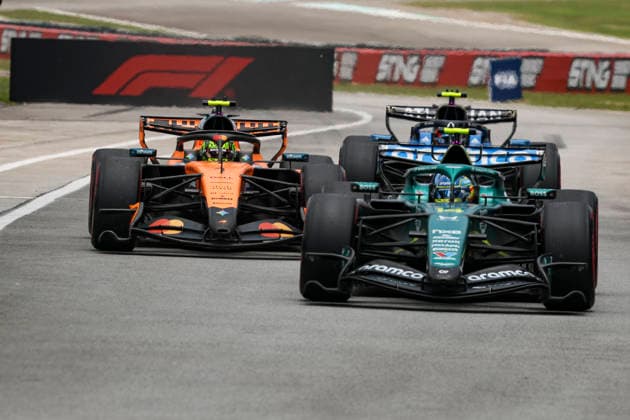 F1 - BAHRAIN GRAND PRIX IN MALAYSIA 2026 01 NORRIS Lando (gbr), McLaren F1 Team MCL40, action 14 ALONSO Fernando (spa), Aston Martin F1 Team AMR26, action during the 2026 Formula 1 Bahrain Grand Prix in Malaysia, 16th round of the 2026 Formula One World Championship, WM, Weltmeisterschaft from October 2 to 4, 2026 on the Sepang International Circuit, in Sepang, Malaysia - SepangMalaysia Copyright: xXavixBonillax