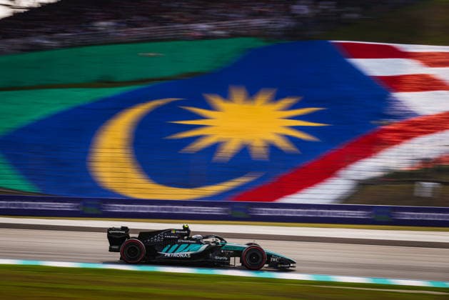 12 KIMI ANTONELLI Andrea (ITA), Mercedes AMG F1 Team W17, action from the 2026 Bahrain F1 GP Round 16 in Malaysia 63 RUSSELL George (GBR), Mercedes AMG F1 Team W17, action F1 GP 16 Bahrain 2026 in Malaysia 12 KIMI ANTONELLI Andrea (ITA), Mercedes AMG F1 Team W17, action during the 2026 Formula 1 Bahrain Grand Prix in Malaysia, the 16th round of the 2026 Formula One World Championship, held October 2–4, 2026, at the Sepang International Circuit in Sepang, Malaysia. Photo by Antonin Vincent, DPPI Malaysia