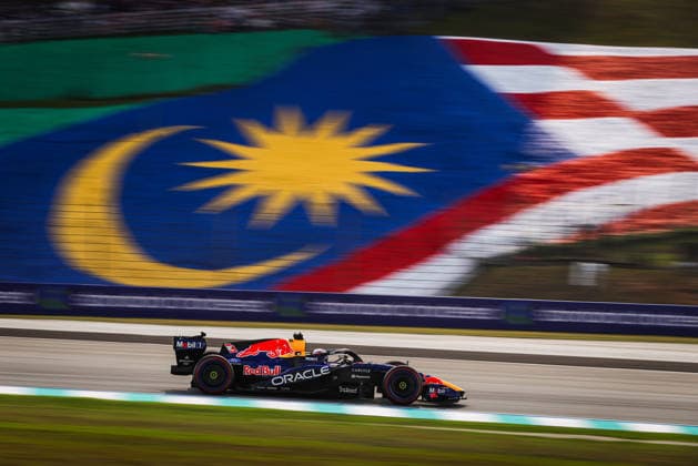 03 VERSTAPPEN Max (NLD), Red Bull Racing Ford RB22, action from the 2026 Formula 1 Bahrain Grand Prix in Malaysia 63 RUSSELL George (GBR), Mercedes AMG F1 Team W17, action F1 GP 16 Bahrain 2026 in Malaysia 03 VERSTAPPEN Max (NLD), Red Bull Racing Ford RB22, action during the 2026 Formula 1 Bahrain Grand Prix in Malaysia, the 16th round of the 2026 Formula One World Championship from October 2 to 4, 2026 at the Sepang International Circuit in Sepang, Malaysia. Photo by Antonin Vincent, DPPI Malaysia