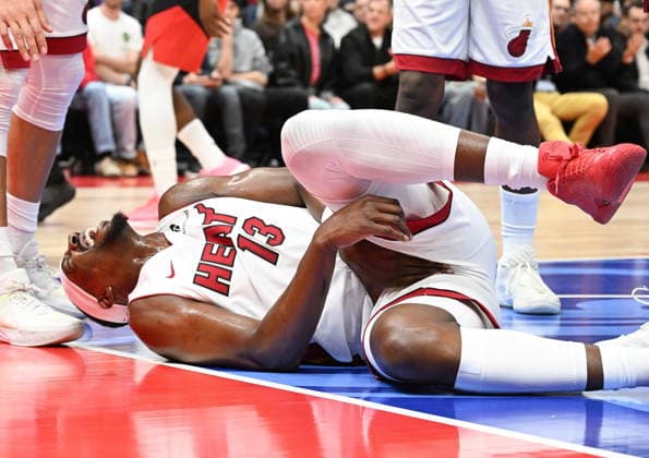 October 3, 2026, Quebec, On, Canada: Miami Heat s Bam Adebayo reacts in pain during preseason NBA, Basketball Herren, USA basketball action against the Toronto Raptors in Quebec City, Saturday, Oct. 3, 2026. Canada News - October 3, 2026 - ZUMAc35_ 20261003_zaf_c35_136 Copyright: xJacquesxBoissinotx