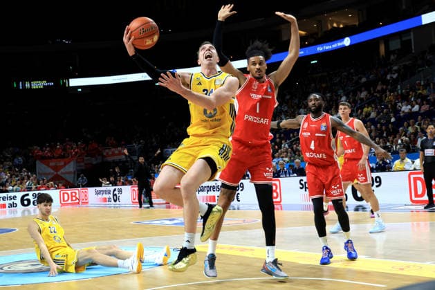 October 3, 2026, Germany, GER, DEU, Basketball, 1st Bundesliga, Day 1, 2026–2027 Season, Berlin, ALBA Berlin vs. Bamberg, Justin Bean (ALBA Berlin) 34, Nevio Bennefeld (ALBA Berlin) 22, Jonathan Baehre (Bamberg) 1, Jordan Jones (Bamberg) 4, nordphoto GmbH, Engler Berlin, Uber Arena, Berlin, Germany Copyright: xNordphotox xEnglerx