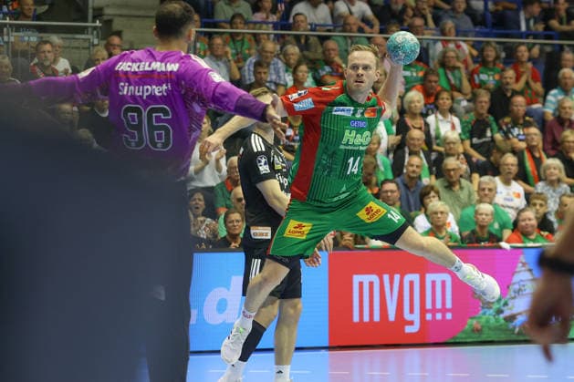 October 4, 2026, xtgx, Opel HBL Handball, SC Magdeburg vs. HC Erlangen emspor, from left: Omar Ingi Magnusson (Magdeburg), 14 shots on goal, goal scorers, scores a goal, goal, scores the goal for Magdeburg