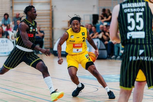Joshua Bonga Medikamente per Klick Bayreuth, 00 CJ Hines Kreisbau Kirchheim Knights, 02 GER, Kreisbau Kirchheim Knights vs. Medikamente per Klick Bayreuth, Barmer 2 Basketball Bundesliga, Matchday 3, 2026–2027 Season, October 4, 2026 GER, Kreisbau Kirchheim Knights vs. Medikamente per Klick Bayreuth, Barmer 2 Basketball Bundesliga, Matchday 3, 2026–2027 Season, October 4, 2026 Kirchheim and Teck Copyright: xEibner-Pressefoto NinaxSanderx EP_NSR