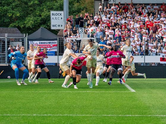 Eileen Michelle Campbell, 1. FC Union Berlin, 10 clears a corner kick, GER, Soccer, VfB Stuttgart vs. 1. FC Union Berlin, Google Pixel Women s Bundesliga, Matchday 6, Stuttgart, 2026–2027 season, October 4, 2026 GER, soccer, VfB Stuttgart vs. 1 FC Union Berlin, Google Pixel Women’s Bundesliga, Matchday 6, Stuttgart, 2026–2027 season, October 4, 2026 Stuttgart Copyright: xCarstenxSchweringx EP_CSG