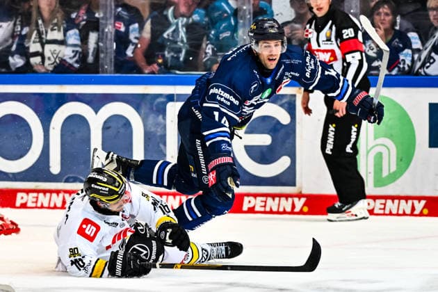 Tanner Kero, Krefeld Pinguine, 16; Cole Maier, Iserlohn Roosters, 14; GER, Iserlohn Roosters vs. Krefeld Pinguine, Ice Hockey, Penny DEL, Matchday 6, 2026–2027 Season, October 4, 2026, GER, Iserlohn Roosters vs. Krefeld Pinguine, Ice Hockey, Penny DEL, Matchday 6, 2026–2027 Season, October 4, 2026, Iserlohn Copyright: xJonasxBrockmann Eibner-Pressefotox EP_JBN
