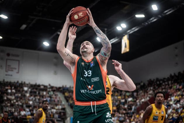 Maik Zirbes, VET CONCEPT Gladiators Trier, 33, ahead of Thomas Rutherford, MHP RIESEN Ludwigsburg, 42 (hidden), GER, MHP Riesen Ludwigsburg vs. VET CONCEPT Gladiators Trier, Basketball Bundesliga, easycredit BBL, Matchday 4, 2026–2027 season, October 4, 2026 GER, MHP Riesen Ludwigsburg vs. VET CONCEPT Gladiators Trier, Basketball Bundesliga, easycredit BBL, Matchday 4, 2026–2027 season, October 4, 2026 Ludwigsburg Copyright: xSandyxDinkelackerx EP_SDR