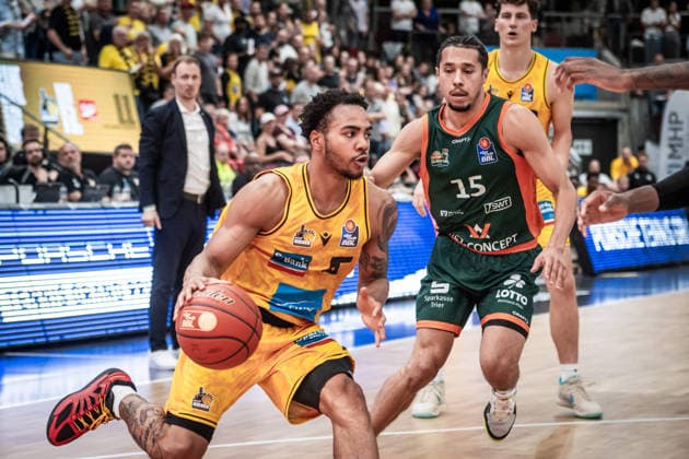 Ishmael Leggett, MHP RIESEN Ludwigsburg, 05 vs. Jordan Roland, VET CONCEPT Gladiators Trier, 15 GER, MHP Riesen Ludwigsburg vs. VET CONCEPT Gladiators Trier, Basketball Bundesliga, easycredit BBL, Matchday 4, 2026–2027 Season, October 4, 2026 GER, MHP Riesen Ludwigsburg vs. VET CONCEPT Gladiators Trier, Basketball Bundesliga, easycredit BBL, Matchday 4, 2026–2027 season, October 4, 2026 Ludwigsburg Copyright: xSandyxDinkelackerx EP_SDR