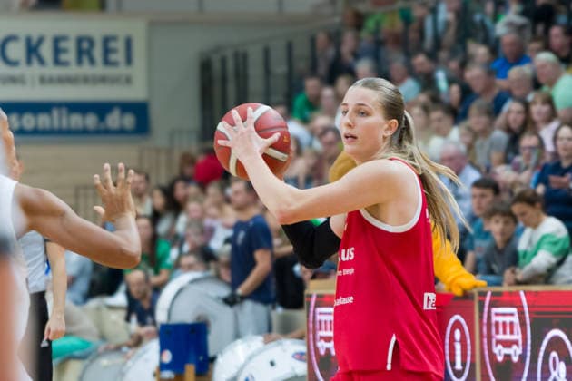 Lee Volker Lions, 1, half-time: Lions vs. TK Hannover Luchse, Women s Basketball, 1st Bundesliga, DBBL, Matchday 1 of the 2026–27 season, April 10, 2026, SWH Arena, Saxony-Anhalt, Germany