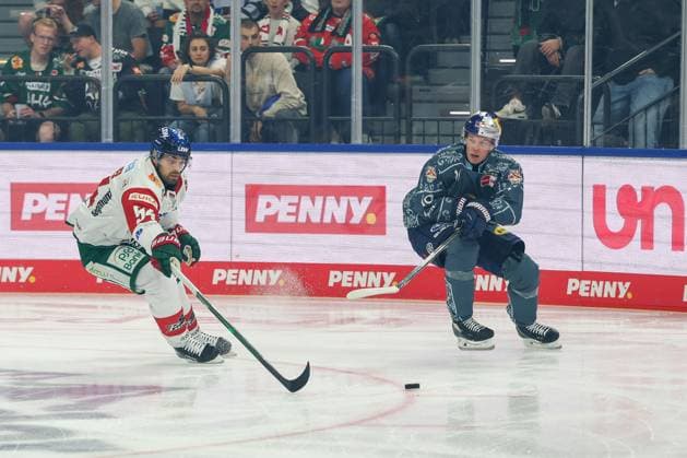 One-on-one, action, featuring Felix Scheel 54 of the Augsburger Panther and Elis Hede 10 of the EHC Red Bull Munich, EHC Red Bull Munich vs. Augsburger Panther, Matchday 6, Ice Hockey, Penny DEL, October 3, 2026, Munich, Bavaria, Germany Copyright: xkolbert-press ChristianxKolbertx