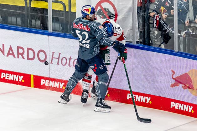 Battle for the Puck: Face-off between Patrick Hager (EHC Red Bull Munich, 52) and Cameron Wright (Augsburger Panther, 16, GER), EHC Red Bull Munich vs. Augsburger Panther, DEL, 2026–2027 season, Matchday 6, October 4, 2026 Photo: HMB Media, Franz Feiner Copyright: HMBxMedia FranzxFeiner