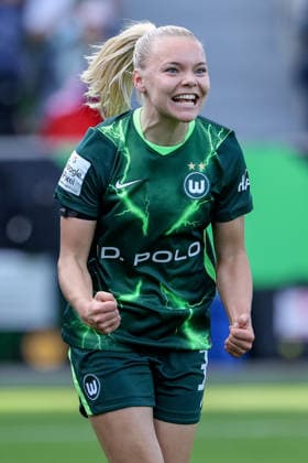 Goal scorer Anny Kerim Lindland of VfL Wolfsburg, 38, celebrating a goal, cheering, celebrating, optimistic, game scene, highlight, joy over the goal that made it 2–1, DFB REGULATIONS PROHIBIT ANY USE OF PHOTOGRAPHS AS SEQUENCE IMAGES AND OR VIDEO-LIKE PHOTO SERIES DFB REGULATIONS PROHIBIT ANY USE OF PHOTOGRAPHS AS IMAGE SEQUENCES AND OR QUASI-VIDEO, October 4, 2026, Wolfsburg, Germany, soccer, Google Pixel Women’s Bundesliga, VfL Wolfsburg vs. Hamburger SV xobx