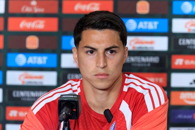 October 5, 2026, Los Angeles, California, USA: Jonathan Villagra 27 of Chile during an interview on Monday, October 5, 2026 at BMO Stadium in Los Angeles, California in preparation for an International Friendly, Länderspiel, Nationalmannschaft match against Mexico on Tuesday October 6, 2026 at the Los Angeles Memorial Coliseum. ARIANA RUIZ PI Chile press conference, PK, Pressekonferenz - ZUMAp124 20261005_zaa_p124_028 Copyright: xArianaxRuizx