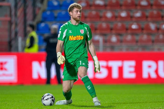 Hannes Hermann, goalkeeper, Regensburg, 1 on the ball, free kick, single frame, action, 10 06 2026, Unterhaching, Germany, soccer, BFV Association Cup, quarterfinals, SpVgg Unterhaching vs. SSV Jahn Regensburg xslx