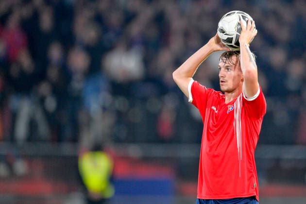 Andy Breuer, Unterhaching, age 26, taking a throw-in, single frame, action, October 6, 2026, Unterhaching, Germany, soccer, BFV Association Cup, quarterfinals, SpVgg Unterhaching vs. SSV Jahn Regensburg xslx