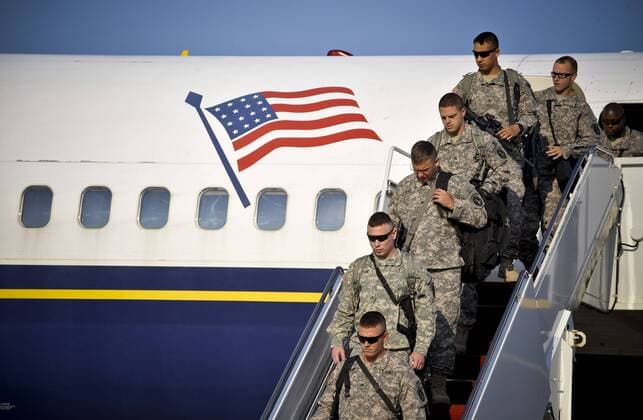(100829) -- WASHINGTON D.C., Aug. 29, 2010 (Xinhua) -- Soldiers of C Company, 1st Battalion, 3rd U.S. Infantry Regiment, returning from a deployment to Taji, Iraq, arrive at the Andrews Joint Base outside Washington D.C., capital of the United States, Aug. 28, 2010. On Aug. 31, the United States is ending its combat mission in Iraq, with the end of next year as the deadline to withdraw all troops from that country. (Xinhua Zhang Jun)(axy) U.S.-WASHINGTON D.C.-TROOP-RETURN FROM IRAQ