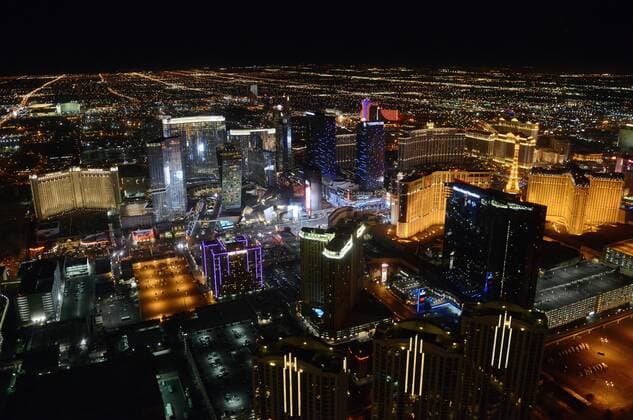 25.11.2014, xjhx, Las Vegas, Hotel Luxor, Nachtaufnahme Las Vegas Hotels, New York New York, Excalibur Hotel, MGM Grand, The Cosmopolitan, Hooters, Flamingo, Bellagio, Ceasars Palace, Monte Carlo, Paris Paris Foto: Jan Huebner Las Vegas USA