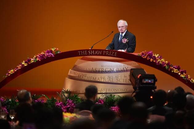 (150924) -- HONG KONG, Sept. 24, 2015 -- Professor Henryk Iwaniec, winner of the Shaw Prize in Mathematical Sciences, speaks at the presentation ceremony of the annual Shaw Prize in Hong Kong, south China, Sept. 24, 2015. A presentation ceremony of the annual Shaw Prize was held Thursday in Hong Kong, with five U.S. and German scientists commended for their prominent work in astronomy, life science and medicine, and mathematical science. ) (zkr) CHINA-HONG KONG-SHAW PRIZE(CN) WuxYongjian