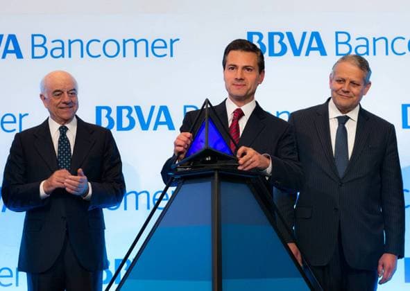 (L-R) Chairman of the bank BBVA Bancomer, Francisco Gonzalez; President of Mexico, Enrique Peña Nieto; and President of the Board of Grupo Financiero BBVA Bancomer and president of the Association of Banks of Mexico (ABM), Luis Robles Miaja, participate in the inauguration of the BBVA Bancomer new head quarters in Mexico City, Mexico, 09 February 2016. The Spanish group BBVA opened in Mexico City their new corporate headquarters of its Mexican subsidiary with an investment of 650 million dollars (574 million euros) and a structure of 21,600 tons of steel, 50 stories high, over 40 lifts and nearly 3,000 parking spaces EFE Jose Mendez BBVA MEXICO OPENS NEW HEADQUARTERS IN A 50 FLOORS BUILDING AND 650 MILLIONS !ACHTUNG: NUR REDAKTIONELLE NUTZUNG! MEX137 20160210-635906805713083115