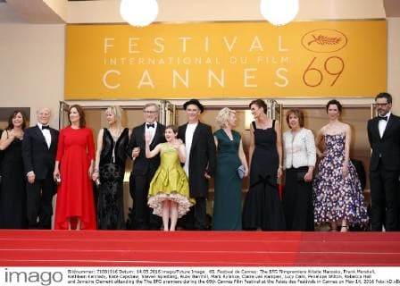 69. Festival de Cannes: The BFG Filmpremiere Kristie Macosko, Frank Marshall, Kathleen Kennedy, Kate Capshaw, Steven Spielberg, Ruby Barnhill, Mark Rylance, Claire van Kampen, Lucy Dahl, Penelope Wilton, Rebecca Hall and Jemaine Clement attending the The BFG premiere during the 69th Cannes Film Festival at the Palais des Festivals in Cannes on May 14, 2016 Foto:xD.xBedrosianx xFuturexImage