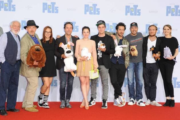 Deutschlandpremiere PETS Dieter Hallervorden, Dietmar Baer, Stefanie Heinzmann, Jan Josef Liefers, Jella Haase, LeFloid, buergerlich Florian Mundt, Fahri Yadrim, Mario Barth, Frederick Lau, Martina Hill, v.l.n.r. Ankunft Deutschlandpremiere des Aimationsfilmes PETS im Cinestar Sony Center in Berlin am 20.07.2016